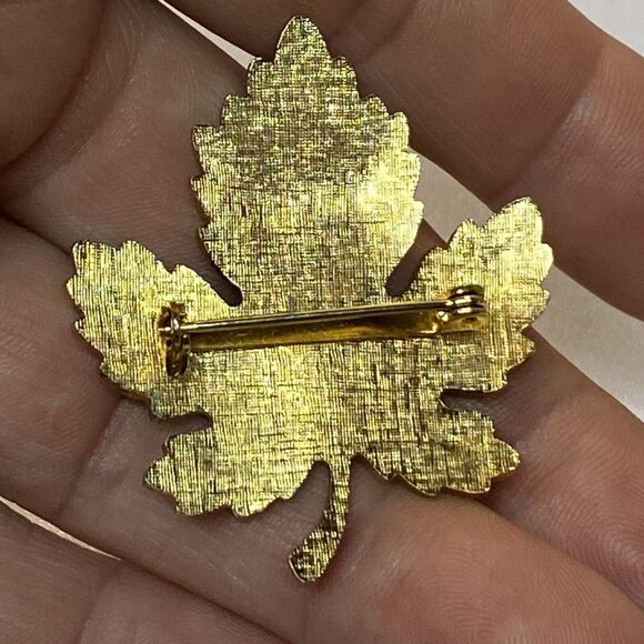 Vintage Maple Leaf Pin Brooch Fall Autumn Leaf  Red Green Orange Gold Enamel - Picture 6 of 6